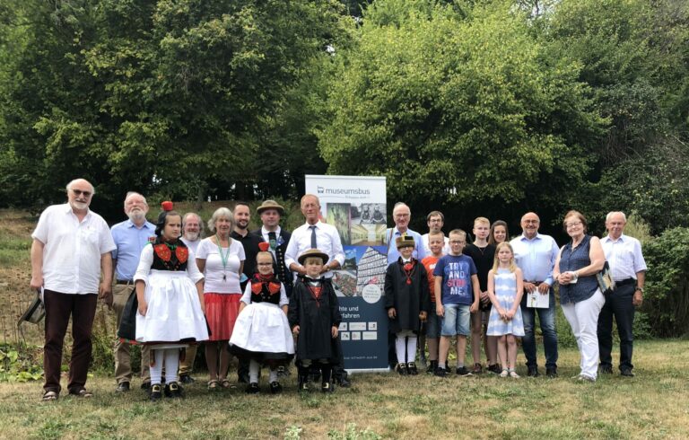 Staatsminister Axel Wintermeyer zu Besuch in Holzburg